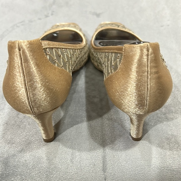 Adrianna Papell  nude mesh shoes size 7m new in box - Picture 3 of 6